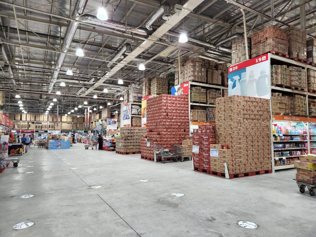 Transformasi Operasi Gudang dan Logistik dengan Logsheet Digital
Photo by Antonius Natan: https://www.pexels.com/photo/interior-design-of-a-supermarket-11835349/