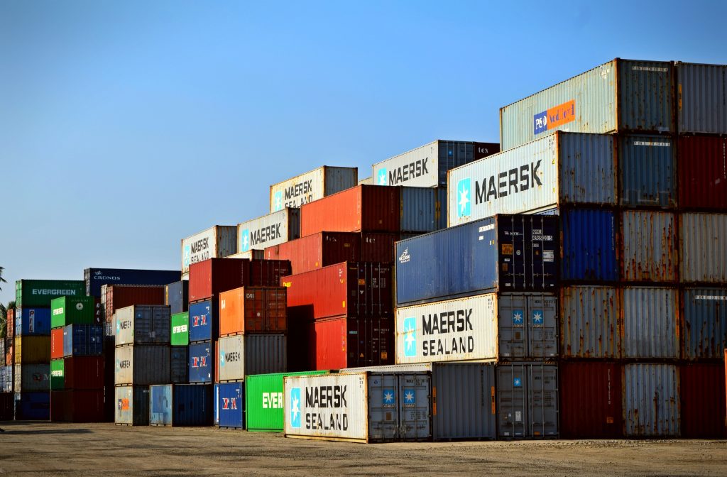 Pengendalian dan Pencegahan Kerugian Logistik
Photo by Chanaka: https://www.pexels.com/photo/cargo-container-lot-906494/