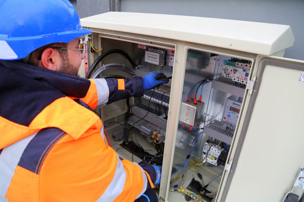 The Advantages of Digital Logsheet in Asset Maintenance and Repair Management
Photo by Fatih Yurtman : https://www.pexels.com/photo/electrician-by-fuse-box-17842832/