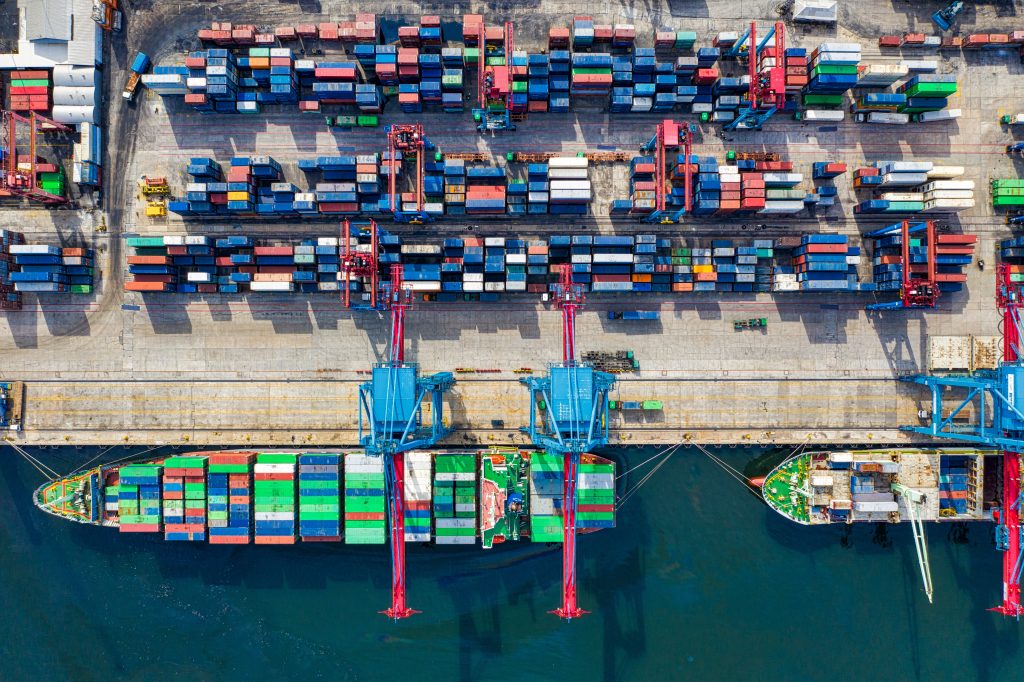 Efektivitas Logsheet Digital dalam Mengurangi Keterlambatan dan Kerugian Logistik
Photo by Tom Fisk: https://www.pexels.com/photo/birds-eye-view-photo-of-freight-containers-2226458/